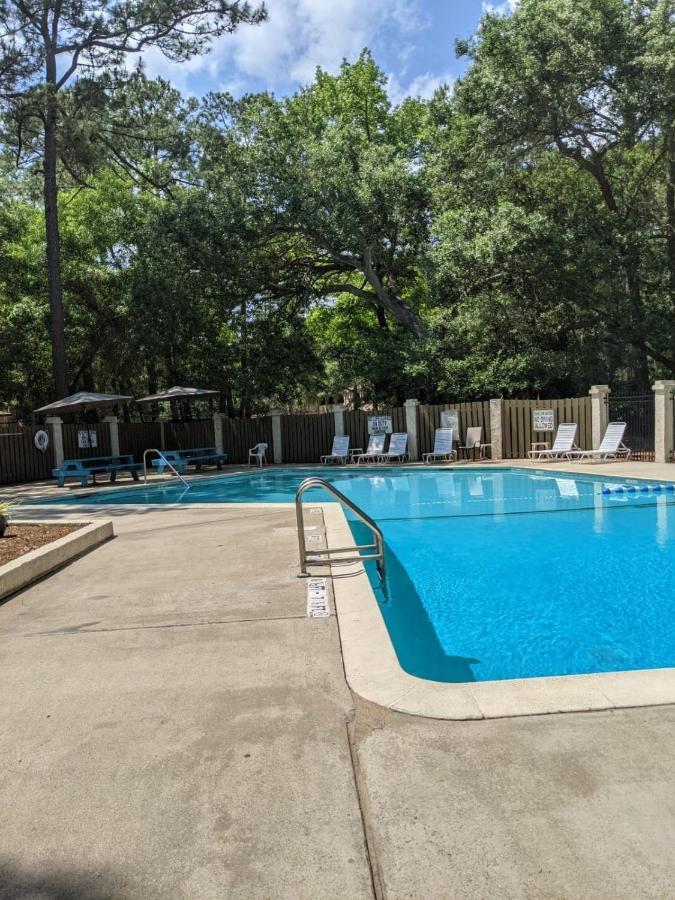 Hhi Homes- Newly Renovated Cozy Modern Pet-Friendly Villa-Ideal Location Хилтън Хед Айлънд Екстериор снимка
