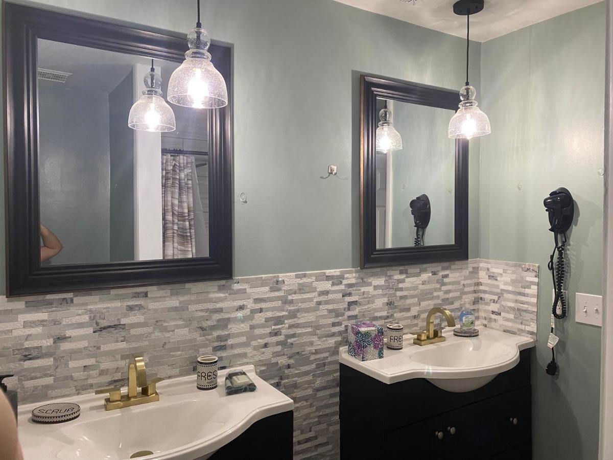 Hhi Homes- Newly Renovated Cozy Modern Pet-Friendly Villa-Ideal Location Хилтън Хед Айлънд Екстериор снимка