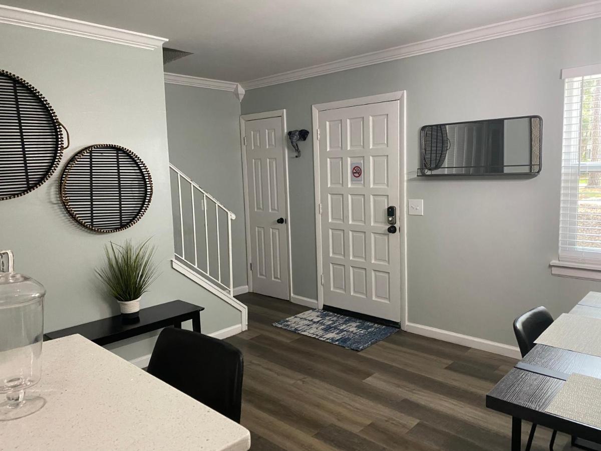 Hhi Homes- Newly Renovated Cozy Modern Pet-Friendly Villa-Ideal Location Хилтън Хед Айлънд Екстериор снимка