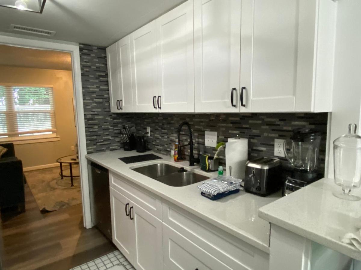 Hhi Homes- Newly Renovated Cozy Modern Pet-Friendly Villa-Ideal Location Хилтън Хед Айлънд Екстериор снимка